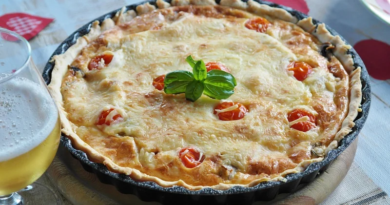 Vraie recette quiche lorraine ou version rapide : faut-il vraiment choisir ?